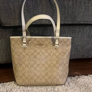 Brand New Authentic Coach Tote/Purse Tan And White